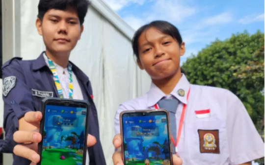 Children showing phone